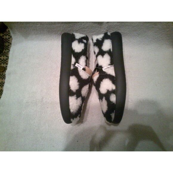 NEW TOMS Women's size Alpargata Mallow Slip-on Shoe Black Hearts Faux Shearling - Picture 4 of 5